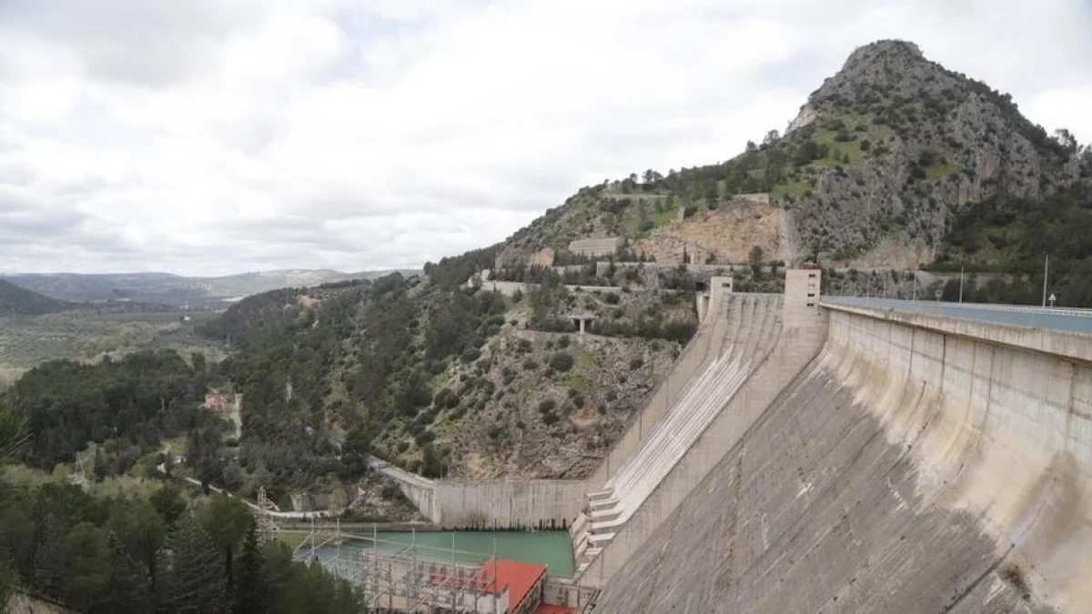 Diputación inicia segunda fase de renovación de conducciones de agua desde Iznájar